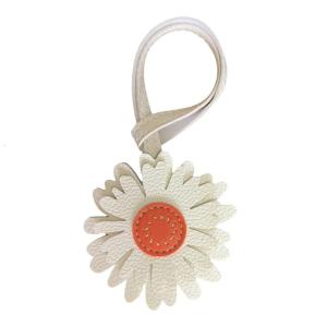 Handmade Daisy Keychain for Bags And Keys Crafted from PU Leather With Sturdy Designs