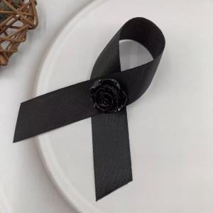 สายรัดหน้าอก เรียบง่าย เคารพ อก สีดำ มีเอกลักษณ์ เข็มหมุด ระดับไฮเอนด์และซับซ้อน งานศพ