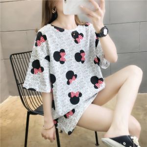 DMshoes ⛱มาเร๊ววววมาเร็วววว ✅ เสื้อยืดสวยๆเหมาะกับสาวๆน่ารักๆ 👩🏻‍🦰🌼 แต่งลายการ์ตูนทั้งตั้ง มี 2 สีให้เลือก 2 สี 🤭😁 แต่ไม่สองใจนร้าา 😋😻 เนื้อผ้าดี ใส่สบาย ไม่ร้อน ❤️‍🔥💐