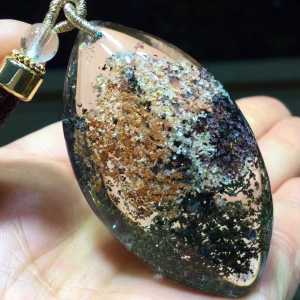 (New on American goods benefit special) natural crystal redgreen ghost pendant(美货上新,福利特价)天然水晶红,绿幽灵吊坠