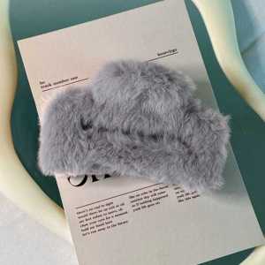Indo 1866 -  Jepit Rambut Bahan Bulu / Jepitan Rambut Korean Style / Fluffy Hair Clips For Girl / Jedai Lucu Non Slip Bahan Bulu