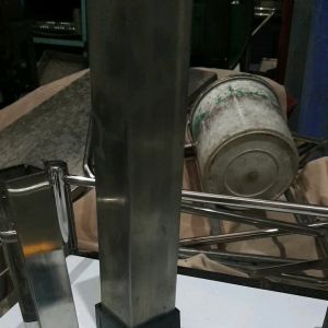 Nút nhựa đóng vô ống hộp vuông 20mm