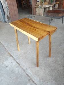 โต๊ะไม้อคาเซีย โต๊ะข้าง โต๊ะกาแฟ ทำจากไม้แผ่นเดียว