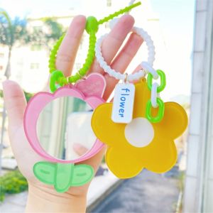 Y2K2 หมีน้อย พวงกุญแจการ์ตูนกระจกดอกไม้ขนาดเล็ก ดอกทิวลิป อะคริลิค พวงกุญแจเครื่องสำอางรูปหมีน้อย จี้ห้อยกระเป๋า มินิมินิ พวงกุญแจกระจกรูปดอกไม้แบบพกพา อุปกรณ์เสริมกระเป๋า