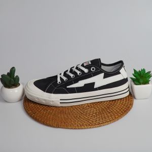 SEPATU SNEAKERS AKNA AKSARA PENDEK PETIR