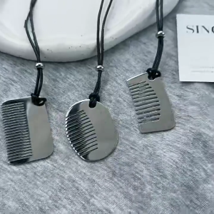 Xách tay phong cách mạnh mẽ lược thép Mặt dây chuyền phụ kiện cho cá nhân kiểu tóc của bạn một cách dễ dàng