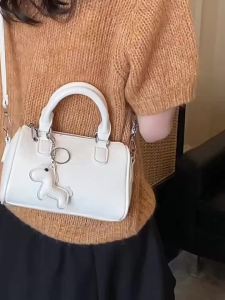 2026 New womens handbag versatile niche crossbody bag light luxury with a high-end feel Boston bag commuter pillow bag