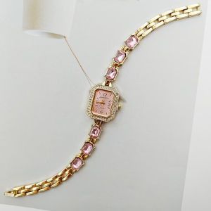 นาฬิกาข้อมือผู้หญิงแฟชั่นทรงสี่เหลี่ยมนาฬิกาผู้หญิงเฉพาะกลุ่มโรมันวงเหล็กสแตนเลสกันน้ำได้ทุกวันไม่เสื่อมเสีย