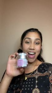 Kem làm mờ các đốm đen vùng kín Divine Derriere dùng cho cơ thể mặt vùng bikini và các vùng da nhạy cảm - Kem làm mờ đốm đen vùng kín chứa chiết xuất dâu tằm Alpha Arbutin và Peptide.