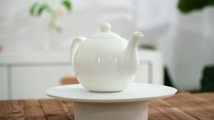 KitchenTour English Porcelain Tea Pots -37oz for Blooming&Loose Leaf Fine Serving Ceramic Tea Pot with Upgraded Strainer Holes for Tea Party-White