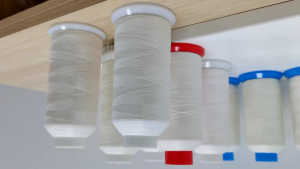 ด้ายโพลีเอสเตอร์30WT เปลี่ยนสีด้วยแสงยูวีสำหรับงานควิลท์เย็บด้วยมือ19ตัวเลือกเส้นด้ายเครื่องจักรเย็บปัก