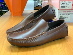 C203 รองเท้าโลฟเฟอร์ แฟชั่นผู้ชาย หนังเงาด้านหน้าเรียบ