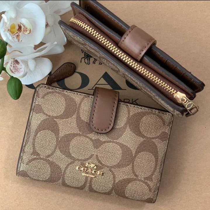 Coach F23553 Medium Corner Zip Snap Bifold Wallet in Signature