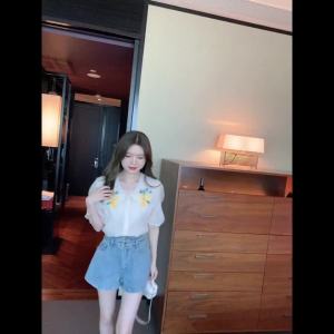 Ammin 2024 Mùa Hè Mới Pháp Tinh Tế Thiết Kế thêu hoa ngắn tay cổ ve áo voan Phụ Nữ Thời Trang Một hàng khuy Ngọt Ngào tay áo bong bóng Áo Blouse thanh lịch