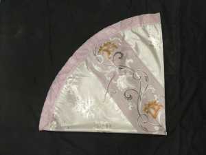 Taplak Meja Makan eksklusif mewah 3D EMBOSS timbul anti air bulat 4-6 Kursi uk 150x150 cm