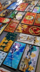 Đồng hồ treo tường pha lê. quà tặng.Những mẫu đồng hồ màu đỏ cho ngày tết