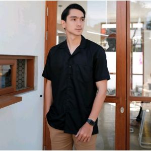 Baju Hem V polos pria dewasa lengan pendek terbaru kekinian 2022 basic casual formal warna hitam putih abu navy marun