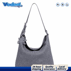 【Fast delivery】 Elegant Handwoven Bucket Bag for Women with Ample Space and Star Charm Suitable for Travel and Lunch Use
