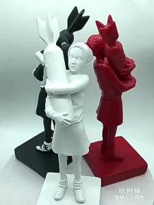 FFBH Embracing Girl Resin Ornaments Creative Modern Art Sculptures Girl Hugger Miniature Ornament Desktop Decoration Funny Gifts 9N5Q1