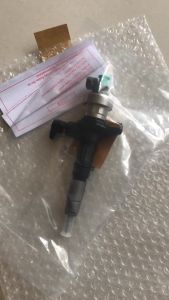 095000-8370 Durable Common Rail Diesel Fuel Injector For ISUZU 4JJ1 4JK1 Diesel Engine 8-98119228-0 8-98119228-3 8-98119228-1
