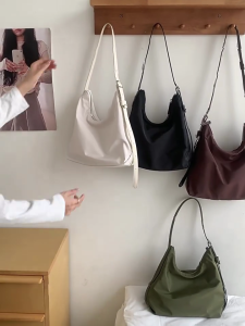 ผ้าไนล่อนน้ำหนักเบาปรับได้กระเป๋าพร้อมสายสะพายไหล่ดีไซน์หลายช่องทันสมัยสุนทรียภาพแบบเกาหลี