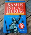 Buku Kamus Istilah Hukum. 