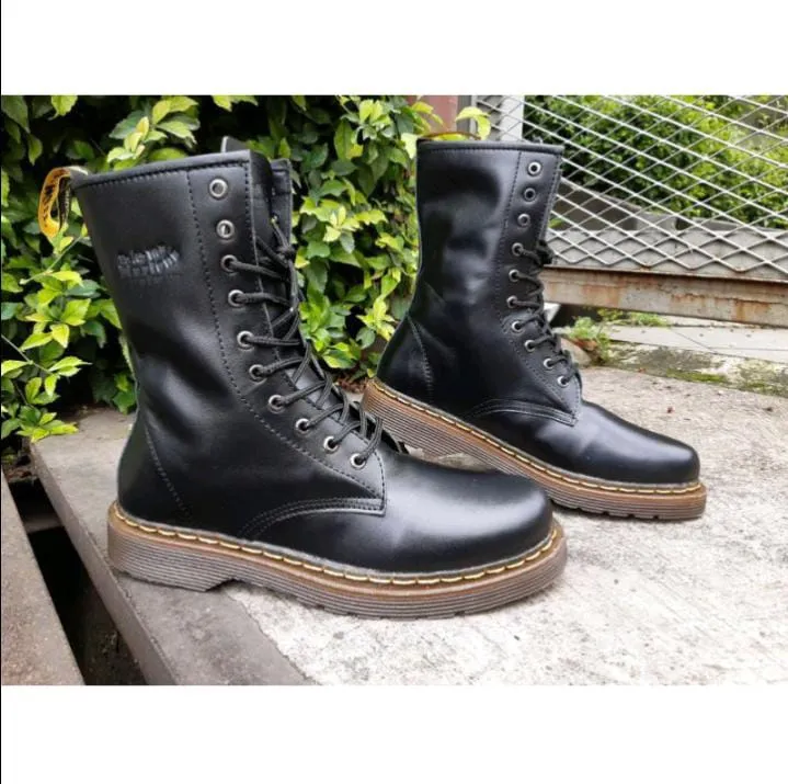 Sepatu safety 2024 dr marten