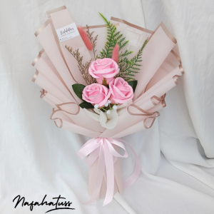 Buket bunga sabun mawar tiga tangkai