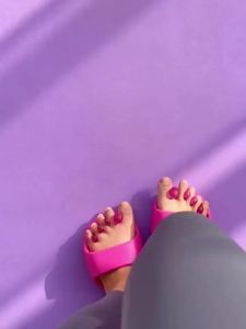 รองเท้าแตะครึ่งฝ่ามือ ยืดขา ความงาม ยกสะโพก แก้ไข O รองเท้าสั่นนวดเท้าสำหรับการปรับรูปร่างหลังคลอด