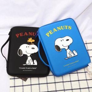 กระเป๋าใส่เอกสาร Snoopy สําหรับใส่ Tablet ใส่คอมพิวเตอร์โน้ตบุ๊ค งานแท้ แบบมีที่หิ้วจับในตัว ด้านนอกเป็นวัสดุกันน้ํา ด้านในมีช่องแบ่งจัดระเบียบ
