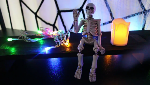 Detailed Halloween Waving Skeleton Statue Weather Resistant Resin Craft Indoor and Outdoor Decorative Centerpieces