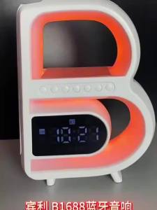 ไฟ LED ตื่นนอนอัจฉริยะ RGB พร้อมลำโพงไร้สาย 15W โคมไฟตั้งโต๊ะแบบชาร์จไฟได้สำหรับห้องนอน ข้างเตียง ห้องเล่นเกม