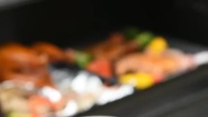 BBQLarge BBQ Grill Outdoor Charcoal Grill Steak Grill Rserie Chicken Grill Whole Lamb Cooking Oven with