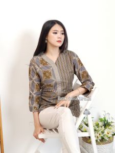 Atasan Batik Wanita Modern Kekinian Kerja Kantor Lengan 3/4 276 KWG Abu by Batik Sansekerta.id