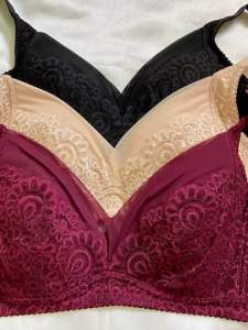 เสื้อในไร้โครงเหล็ก สวมใส่สบายการกดทับ สามตะขอปรับได้สี่ระดับลายลูกไม้เต็มตัว ทรงไม่ ขว้าน ลึกทรงแบนคัพC