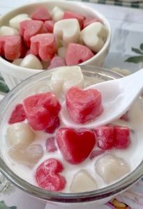 เม็ดบัวลอยสื่อรักรูปหัวใจ Home made100% ต้นตำรับสูตรคุณยาย By jasmine 350กรัม ปั้นสดใหม่ ไร้สารกันเสีย สะดวก ง่าย เหนียวหนึบ นุ่มละมุ่น  อร่อย