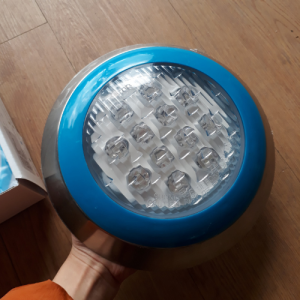 Đèn LED dưới nước 12W-12V vỏ ngoài Inox bo viền nhựa xanh ánh sáng vàng nhạt dùng trang trí bể bơi hoặc hồ cá  hay âm tường sân vườn hoặc hồ cá - thiết bị trang trí bể bơi
