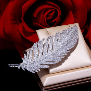 SEQUITO 18K White Gold Plated Full Micro Pave CZ Diamond Feather Shape Brooch Pin Women Costume Party Clothes JewelryBP006 (With 40-45 cm Adjustable Chain)