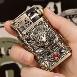 Hộp Quẹt Bật Lửa Xăng Bấc Đá Zorro Z602 Thiết Kế Họa Tiết Rồng Đính Ngọc Đỏ Đẹp Độc Lạ (KHÔNG CHỨA XĂNG GAS)