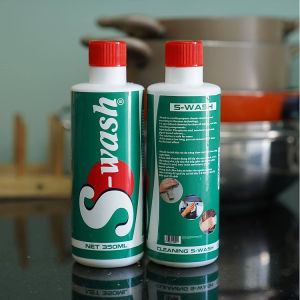 Chai tẩy đa năng Swash đánh bay vết bụi bẩn mảng bám lâu ngày. Đánh bay lớp rỉ sét vết bẩn bám trên tường mùi dễ chịu dễ sử dụng