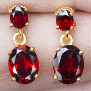 ต่างหูพลอยโกเมนจันทบุรี (Garnet) เรือนเงินแท้92.5%ชุบทอง พลอยสีแดงอมน้ําตาล เนื้อใส พลอยแท้บ่อ จันทบุรี