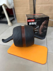 Con lăn tập cơ bụng AB Carver Pro kèm thảm kê gối tiện dụng có lò xo đàn hồi giúp việc tập luyện trở lên dễ dàng hơn.