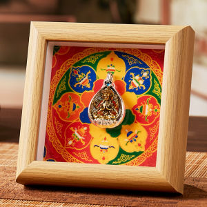 已开光 招财 祈福风水相框 西藏唐卡六字大明咒密宗梵文经文嗡嘛呢叭咪吿护身符观音菩萨裱框 A Feng Shui Thangka Photo Frame Gift for Attracting Wealth and Blessings