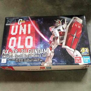 Bandai GunPla HGUC 1/144 RX-78-2 Gundam (Uniqlo Color) *NEW KIT