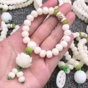 Manufacturers supply of white jade bodhi root bracelets white lotus Buddhist beads bodhi seed cultural items wholesale lotus pendants