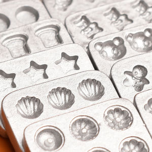 [Sirola] แม่พิมพ์อบเค้กขนาดเล็ก10ชิ้นในบ้านตุ๊กตาสำหรับงานครัวจานขนาดเล็กขนมปังขิงถาดอบรูปหัวใจสำหรับตกแต่งโมเดล