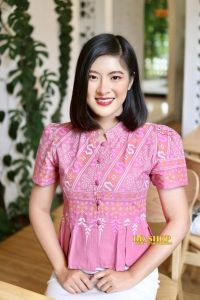 เสื้อพื้นเมืองหญิง คอจีนผ้าลายสิริราชพัสตราภรณ์ มี 2 สี สวยๆ