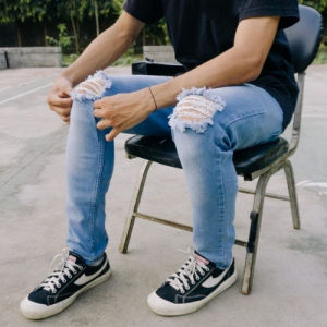 BAYAR DI TEMPAT celana jeans sobek lutut pria / celana jeans pensil sobek lutut ripped pria / celana pensil sobek bahan ngaret / celana panjang cowok / slimfit / denim / skinny