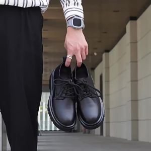 Kasut Kulit Lelaki 2024 Kasut Kulit Lapang Pita Pengikat Hitam England Perniagaan Lelaki Baru Versi Korea Kasut Kahwin Muda Yang Bera ㏇A0604