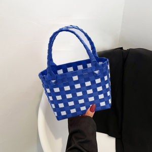 LHSunday Hot Item กระเป๋าถือใบเล็ก วัสดุพลาสติก กันน้ำ ทนทาน ใช้งานได้แบบยาวๆ มีมาให้เลือกหลายสี แฟชั่นสุดเก๋สไตล์ไทย ต้องมีแล้วมั้ยล๊าาา